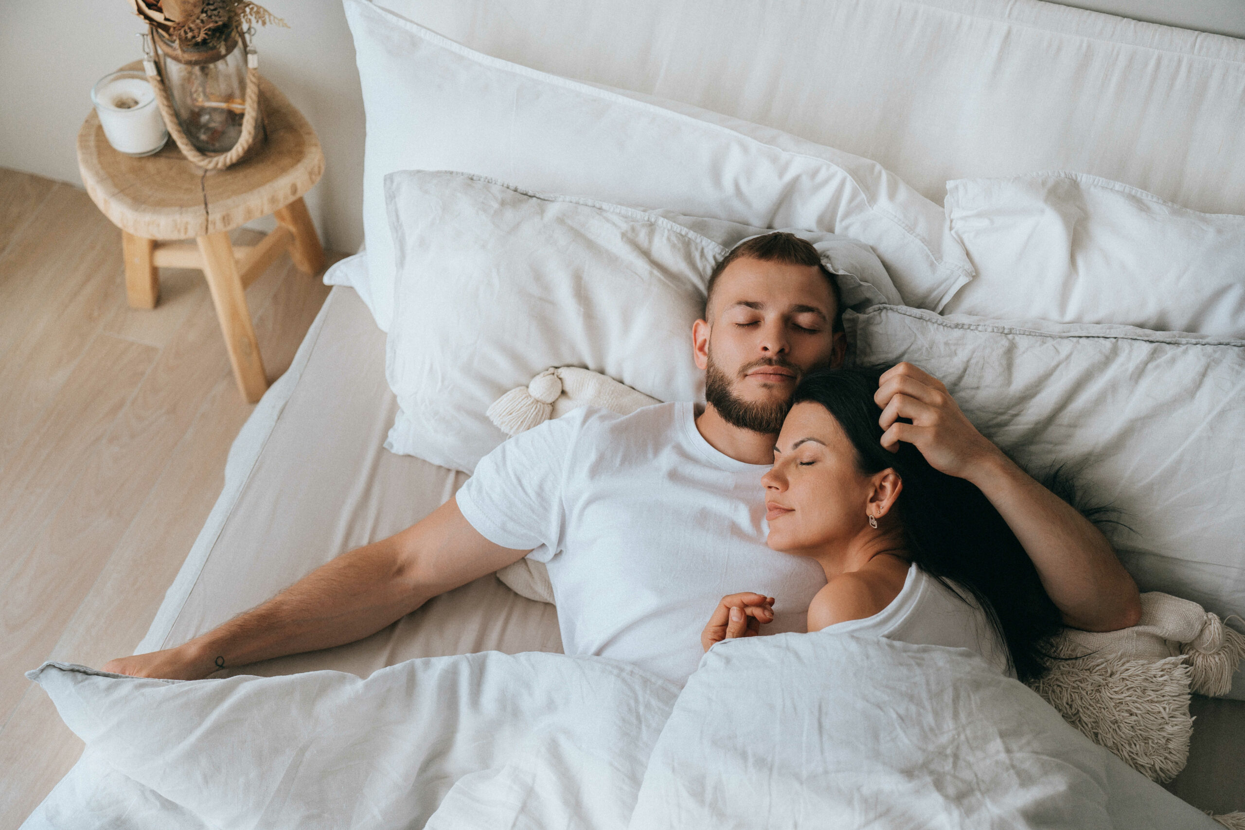 young-caucasian-sleeping-couple-in-bed-handsome-b-2023-03-17-23-29-45-utc_optimized